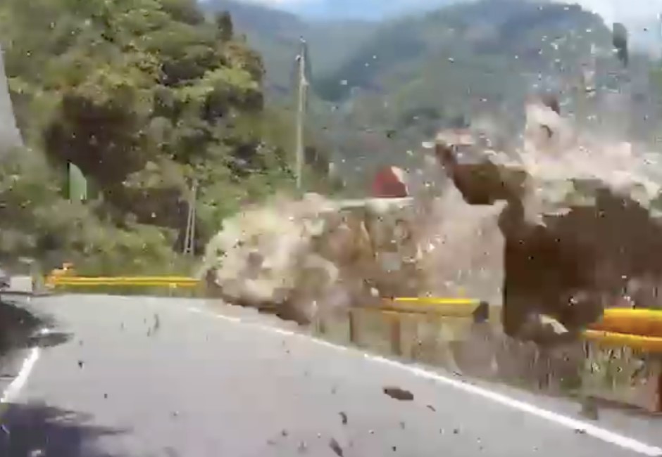 418地震驚悚片曝光！開車遇大落石砸下　差0.1秒「見媽祖」｜熱門話題｜網路溫度計 DailyView